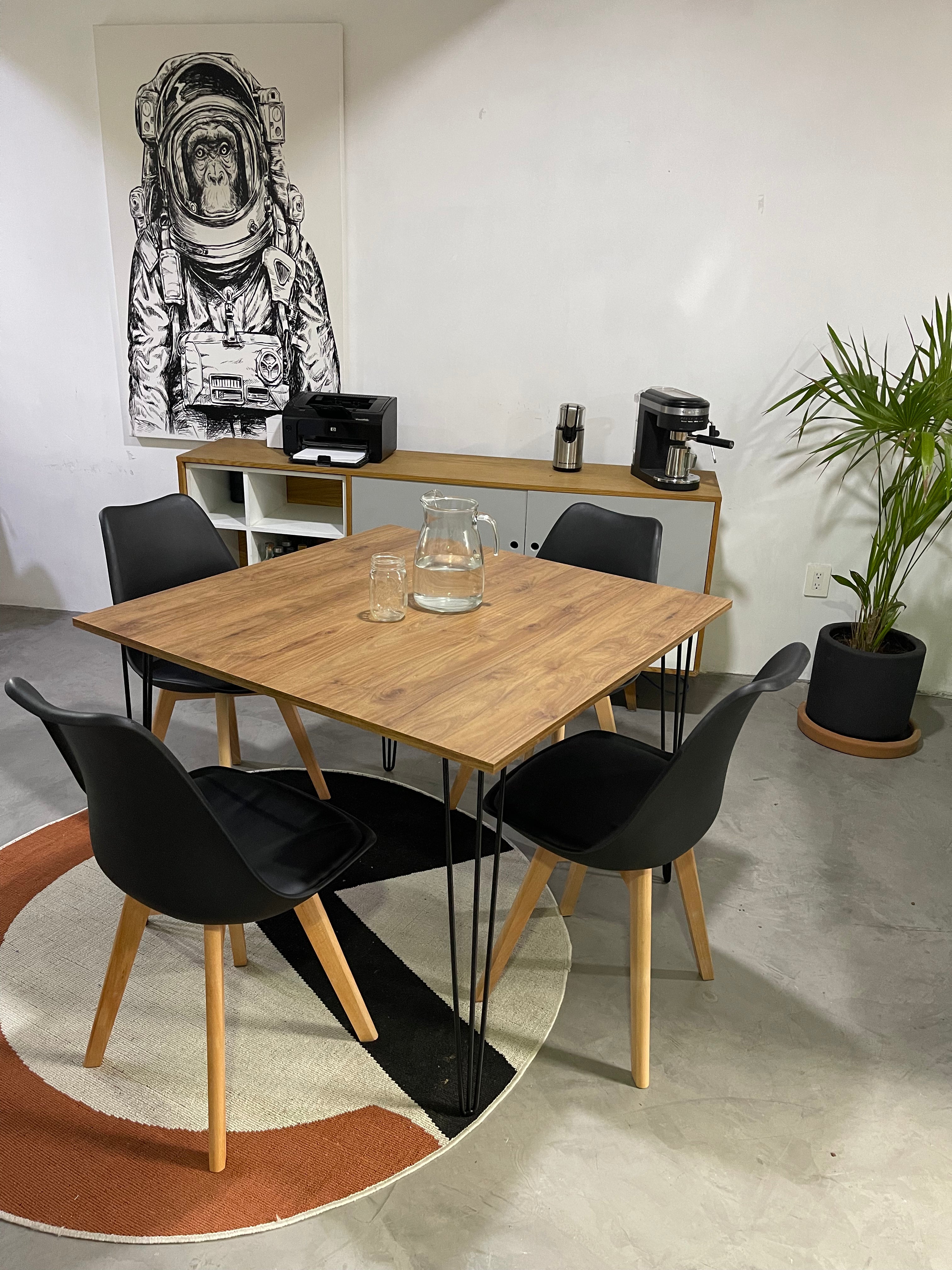Comedor Industrial Nogal (110x110 cm) - 4 personas