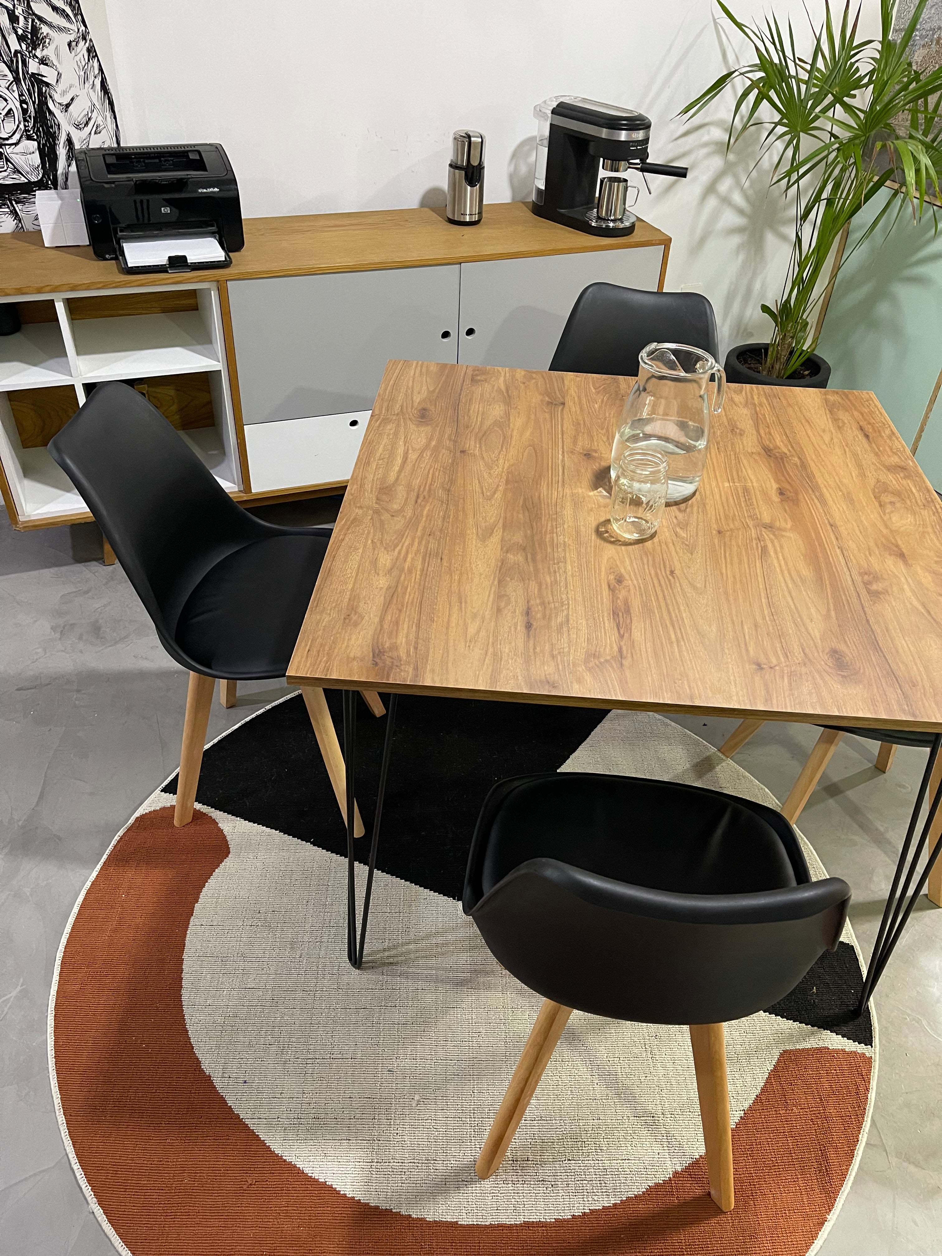Comedor Industrial Nogal (110x110 cm) - 4 personas